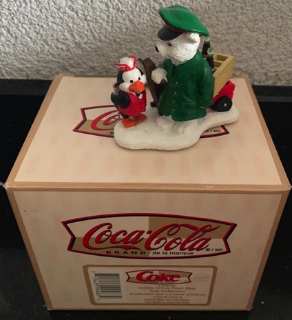 8066-1 (81109) € 15,00 coca cola beertje met kar.jpeg